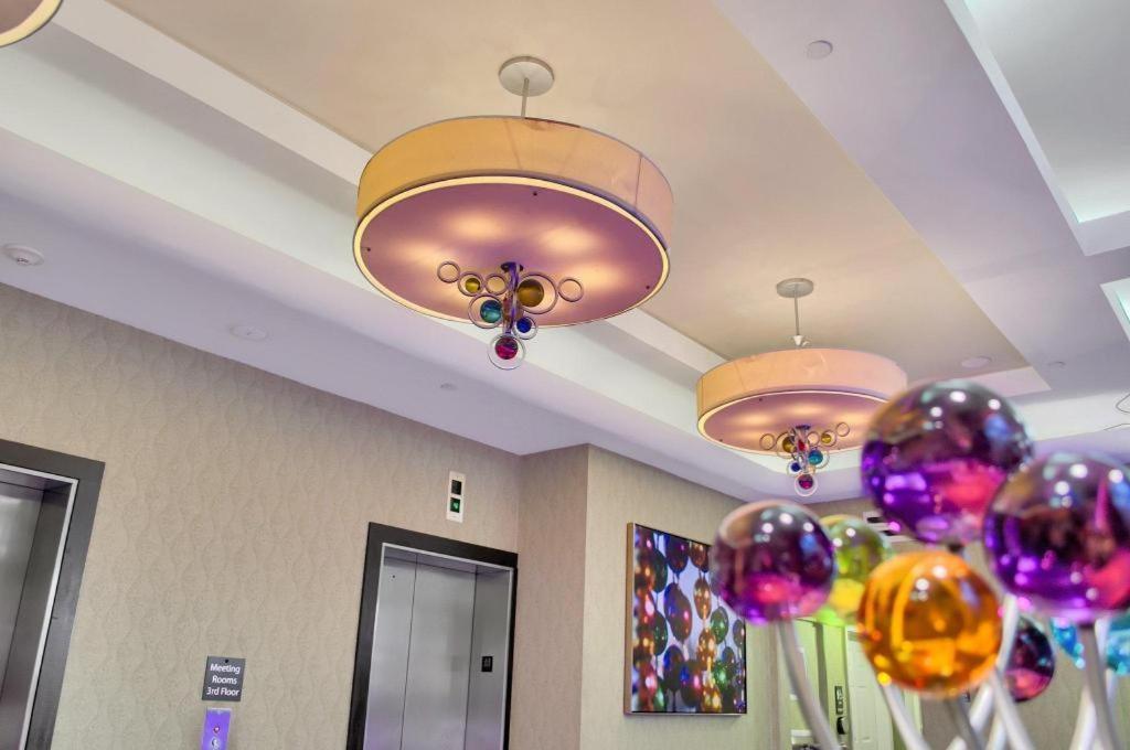 Royal St. Charles Hotel ニューオーリンズ エクステリア 写真