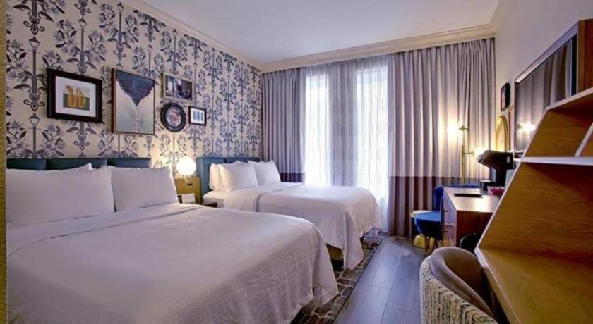 Royal St. Charles Hotel ニューオーリンズ エクステリア 写真