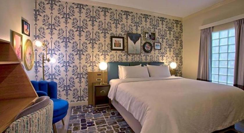 Royal St. Charles Hotel ニューオーリンズ エクステリア 写真