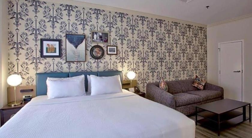 Royal St. Charles Hotel ニューオーリンズ エクステリア 写真