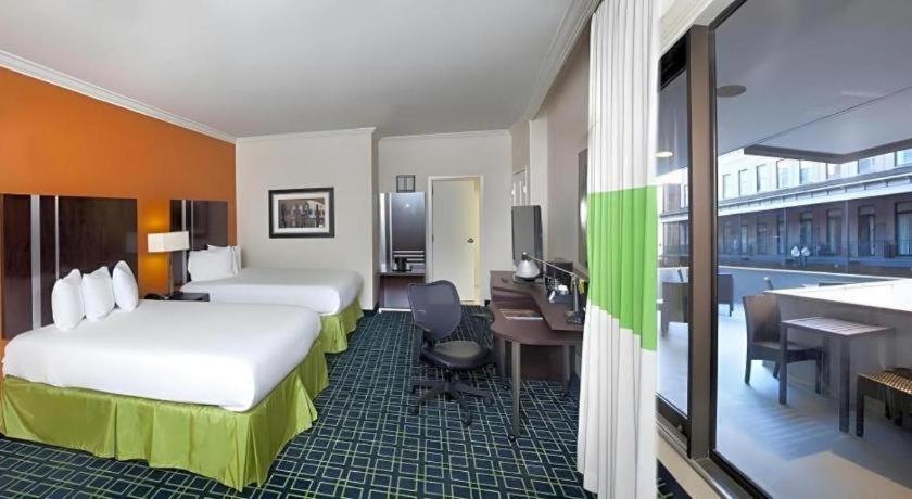 Royal St. Charles Hotel ニューオーリンズ エクステリア 写真