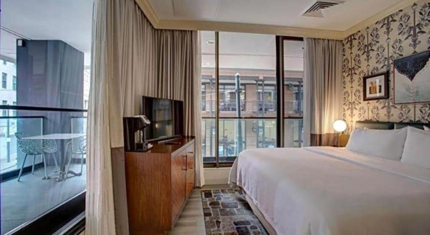 Royal St. Charles Hotel ニューオーリンズ エクステリア 写真