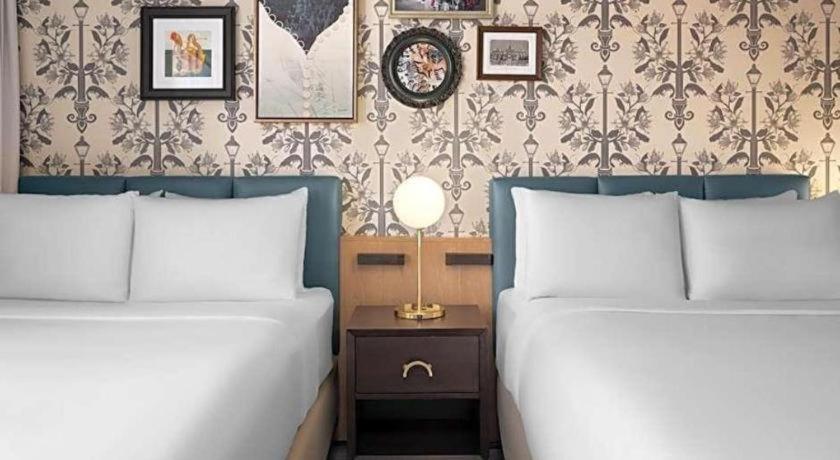 Royal St. Charles Hotel ニューオーリンズ エクステリア 写真