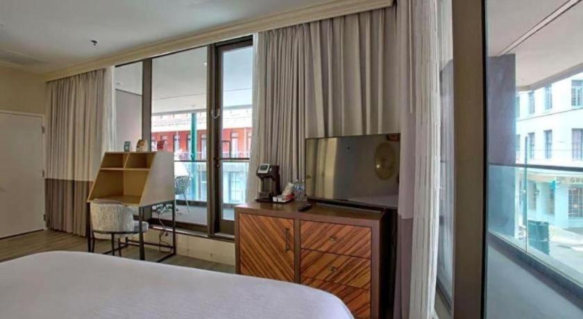 Royal St. Charles Hotel ニューオーリンズ エクステリア 写真